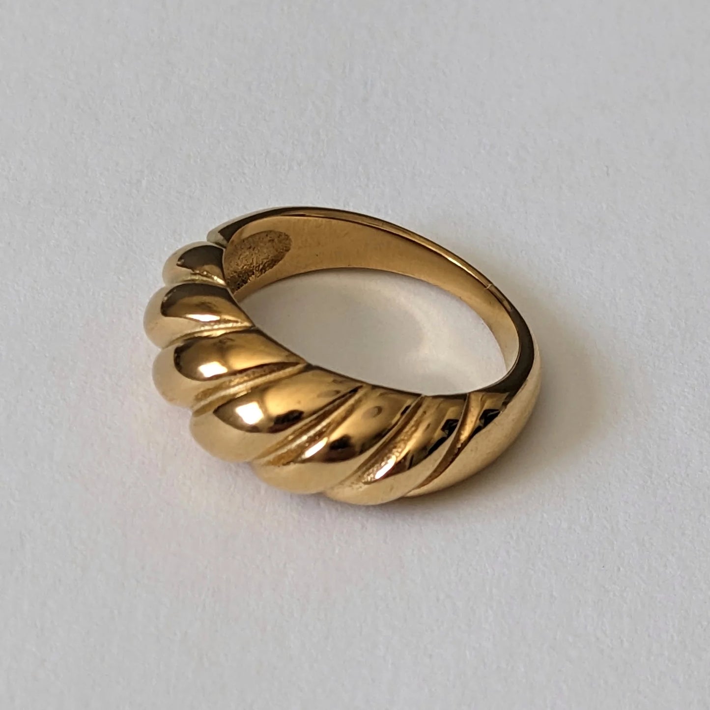 Lirio Croissant Ring
