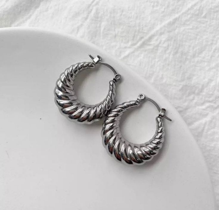 Lauretta Croissant Hoops