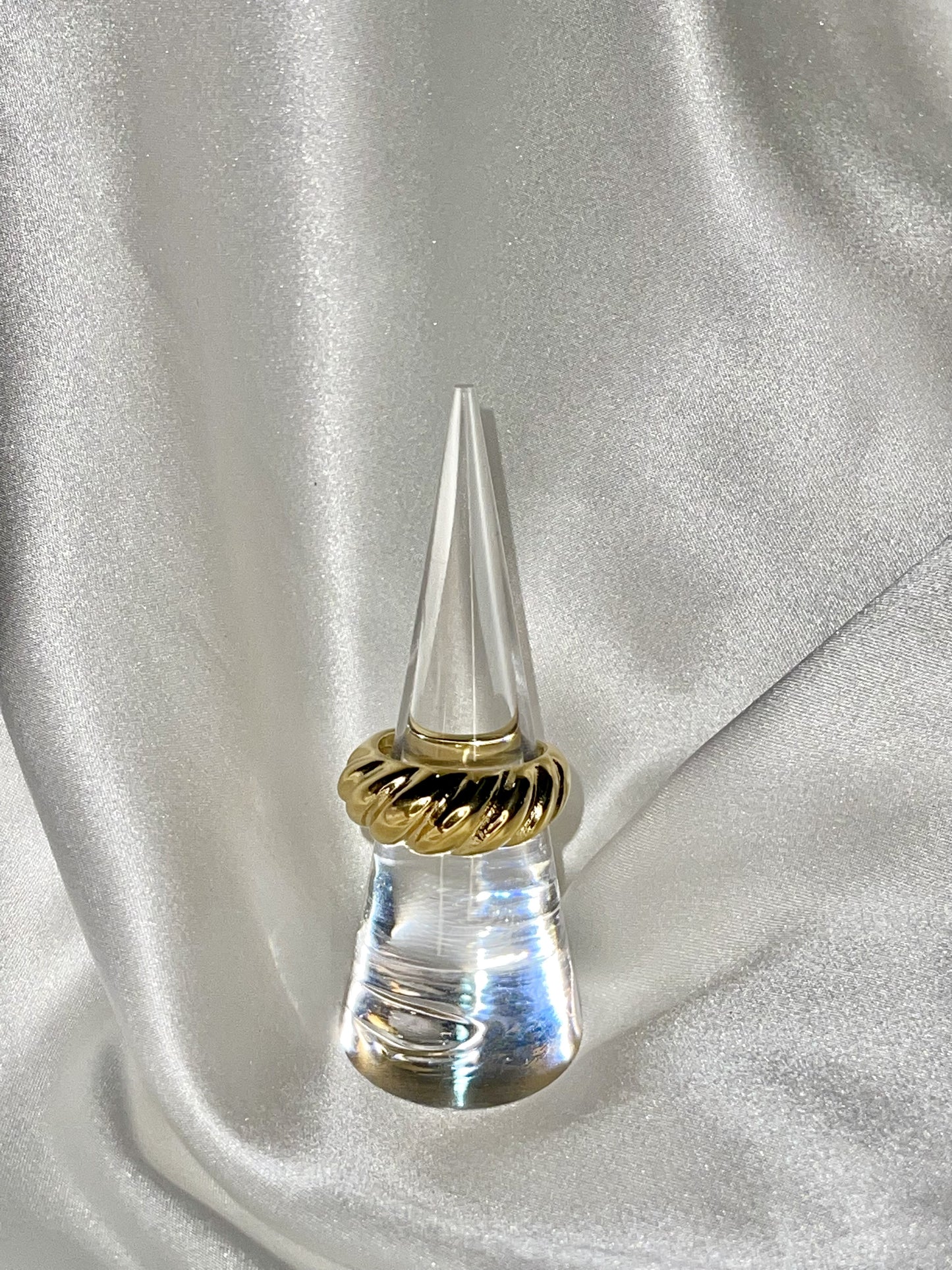 Lirio Croissant Ring