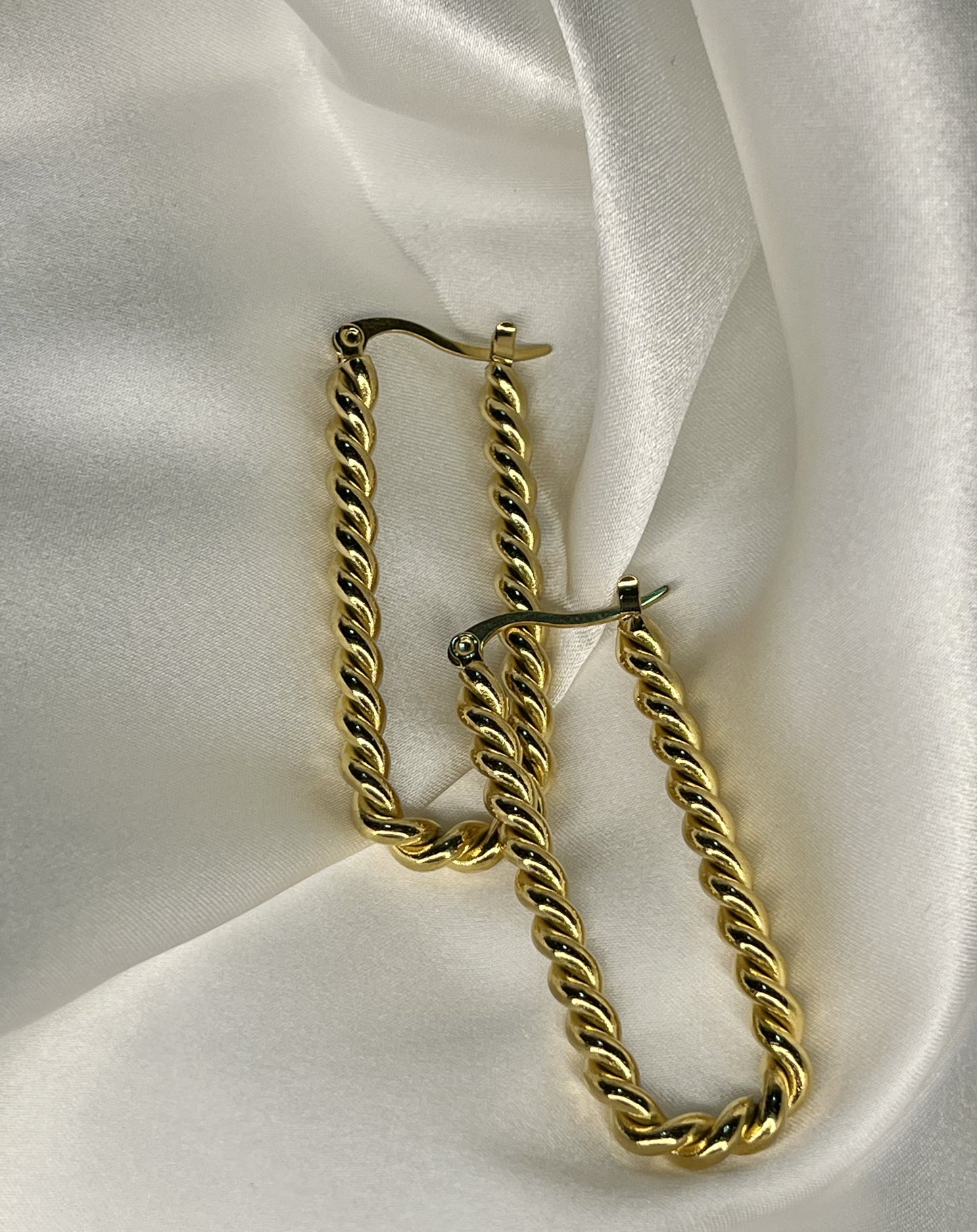 Lila Hoops