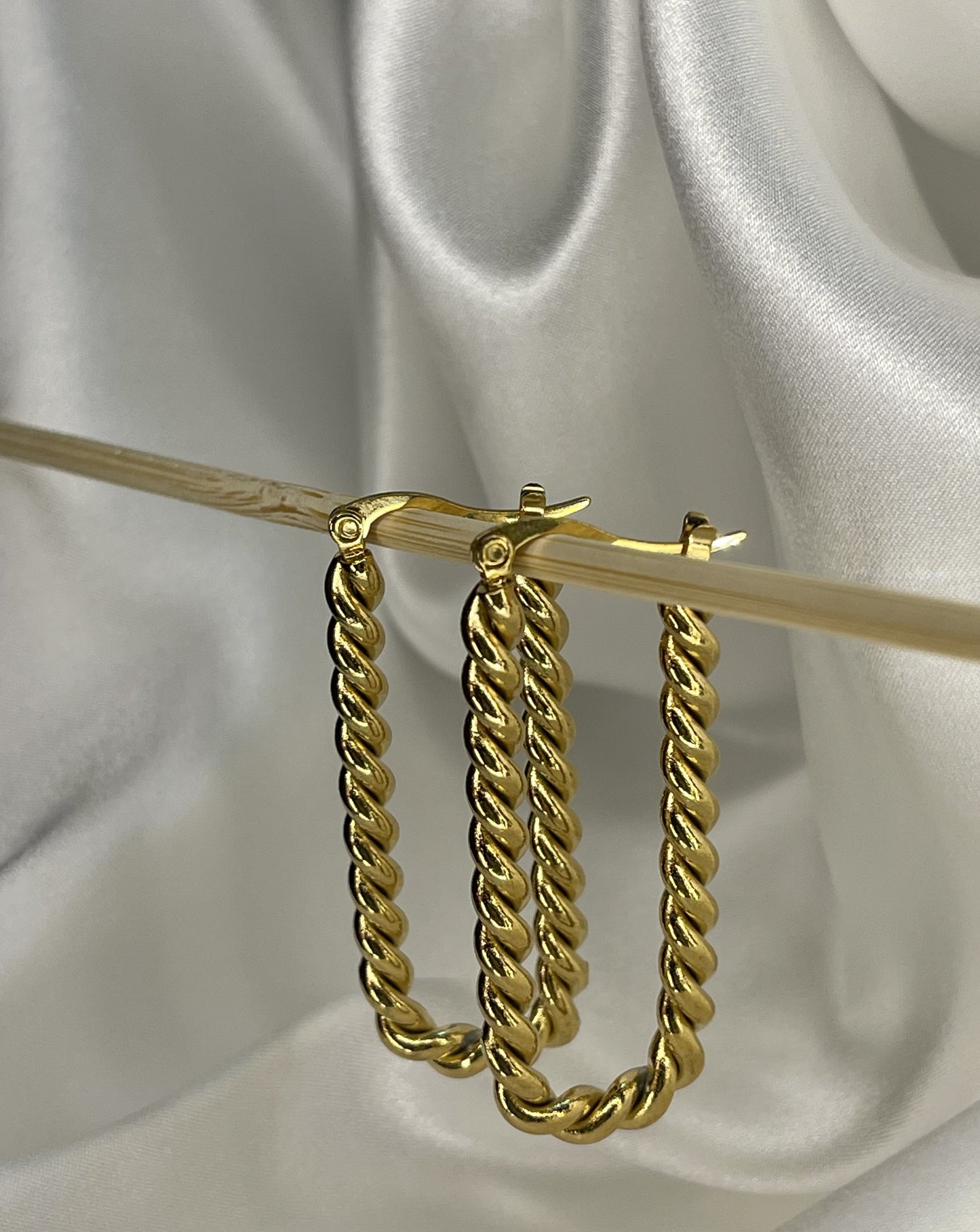 Lila Hoops