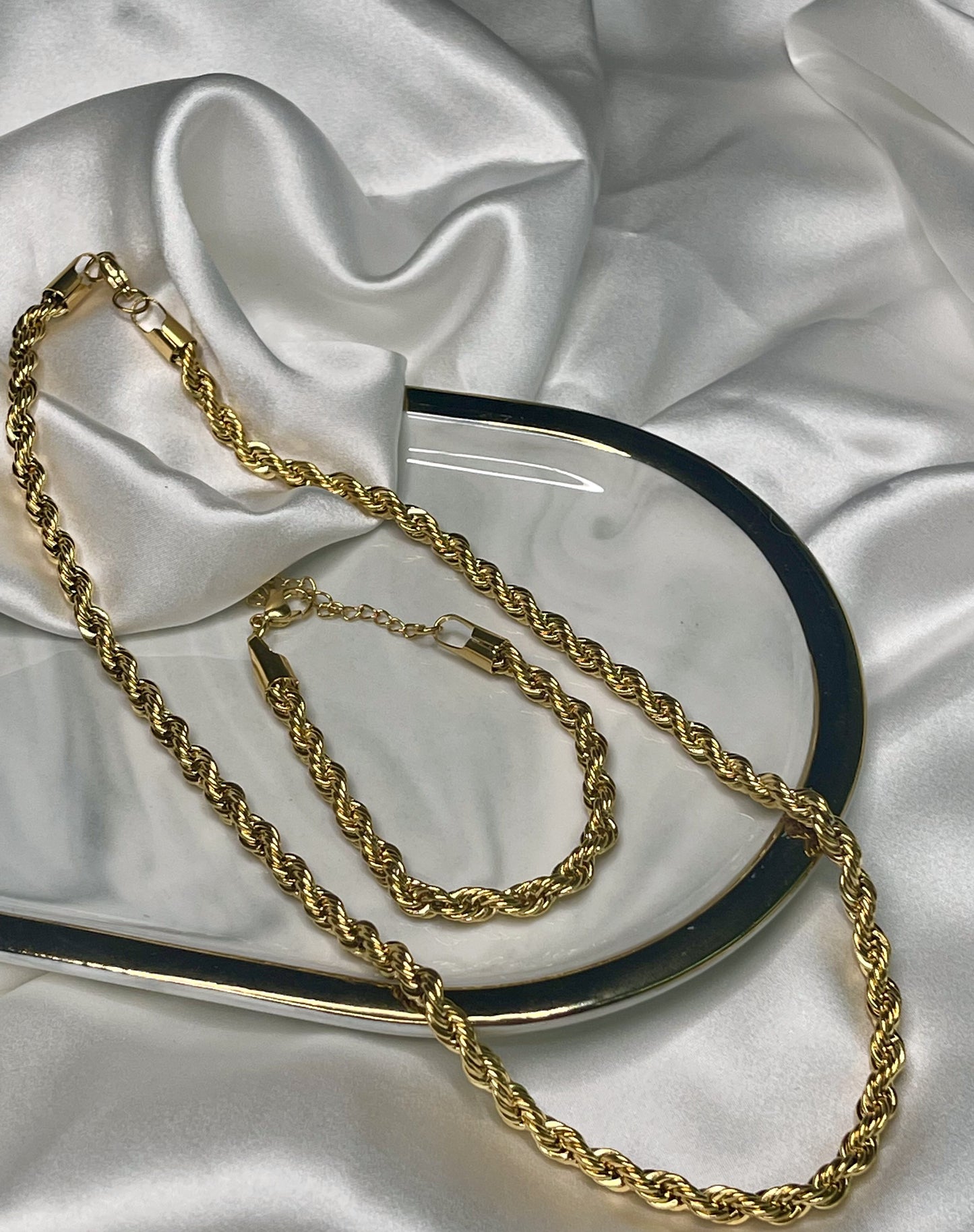 Lucero French Necklace - Cuban Chain