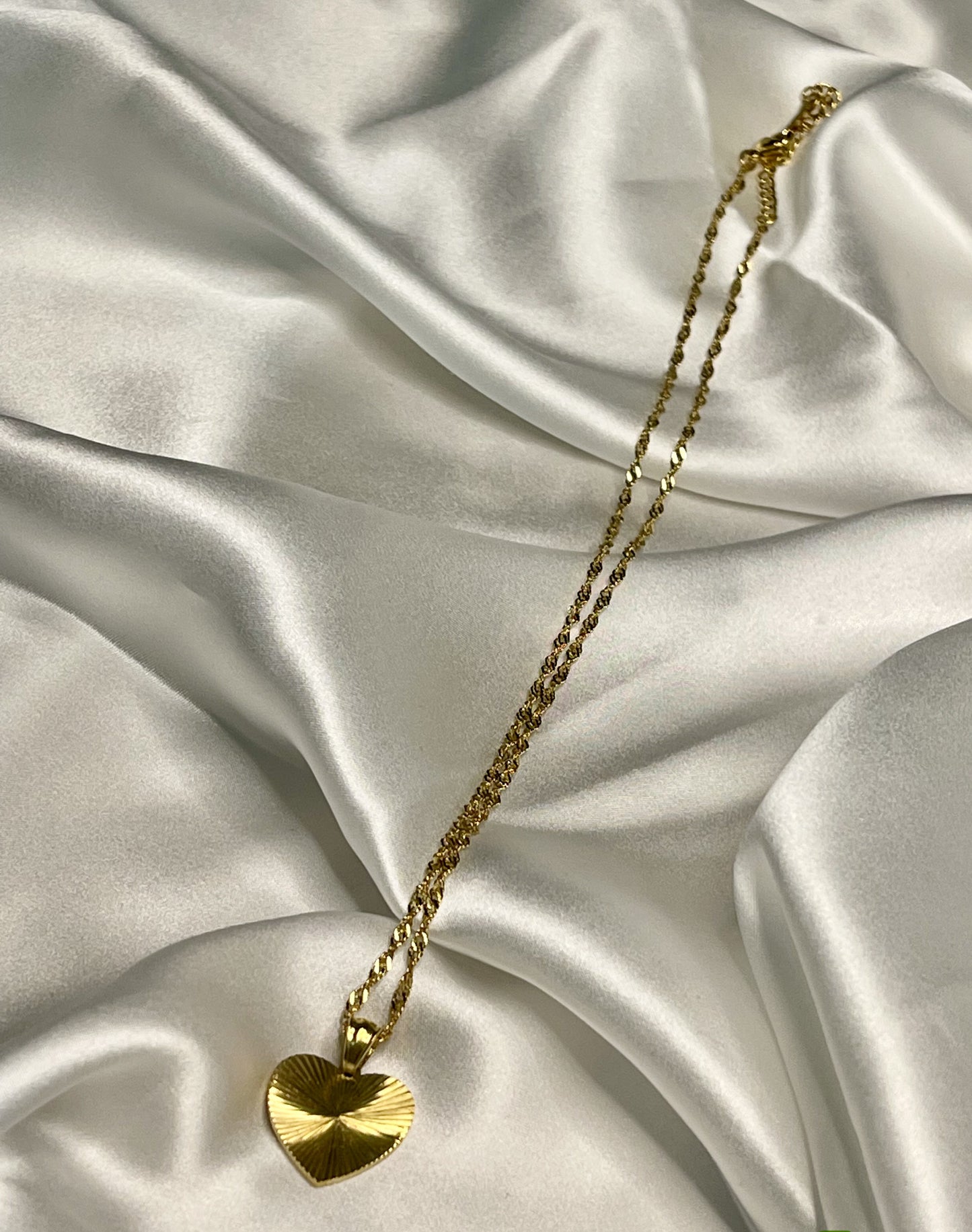 Luz Heart Necklace