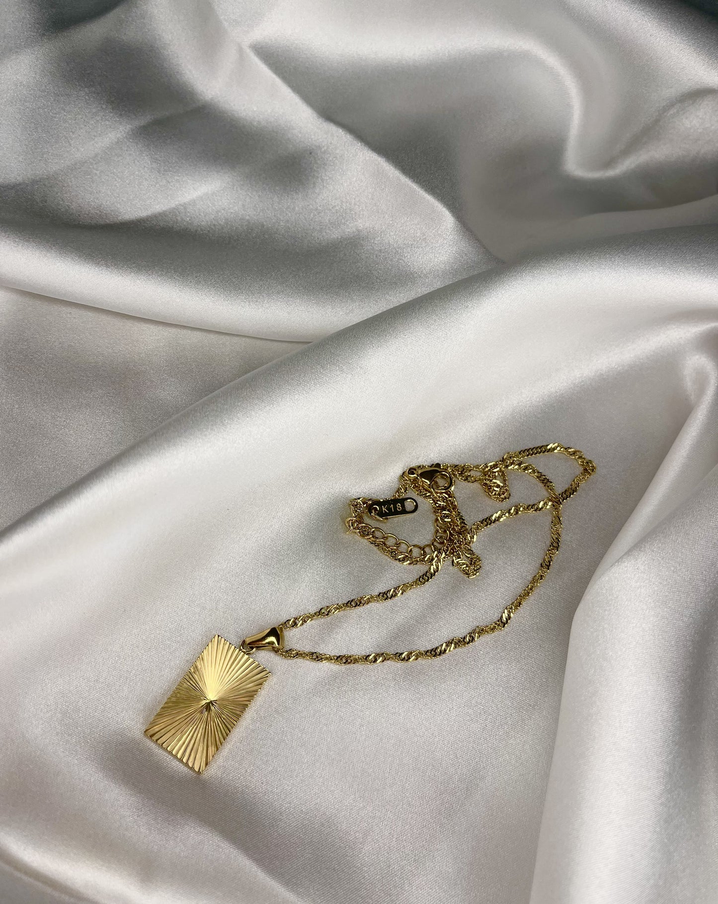 Luz Necklace