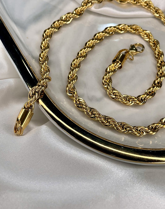 Lucero French Necklace - Cuban Chain